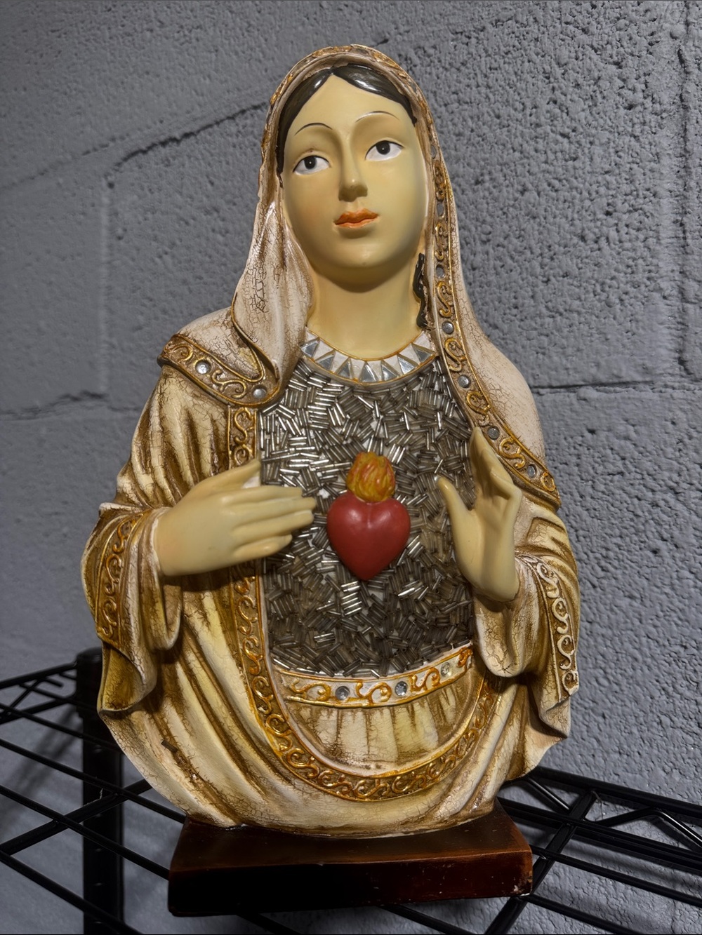 Religious Heart Sculpture in Gold and Cream